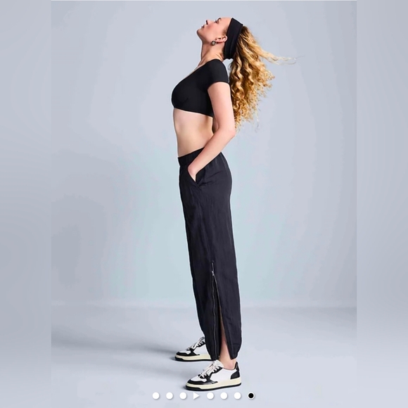 Athleta Womens Jogger Black Pursuit Mid Rise Zip Ankle UPF 40+ Athleisure Medium - Picture 4 of 7